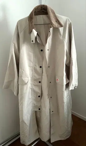 베이지 코듀로이 옷깃 롱 코트