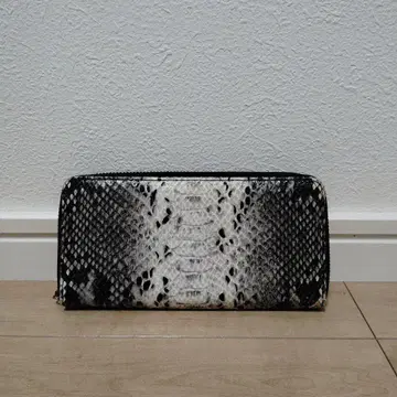 뱀 무늬 가죽 장지갑