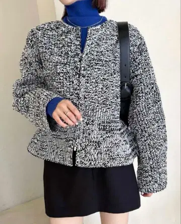 미사용 새상품 mystic 미스틱 페플럼 가디건 니트