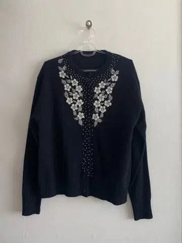 엘리트 비즈 자수 가디건