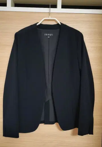 INDIVI 다크 네이비 노카라 자켓 사이즈 38