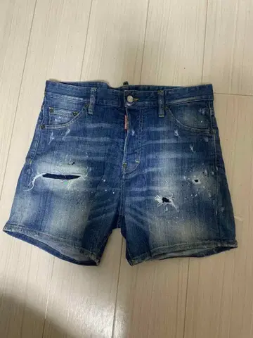 DSQUARED2 데미지 데님 숏팬츠 46