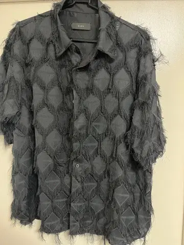 CLEL 프린지 디자인 자카드 반팔 셔츠 차콜 그레이