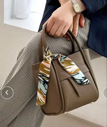 새상품급 오리엔탈 트래픽 브라운 스카프 포함 핸드백