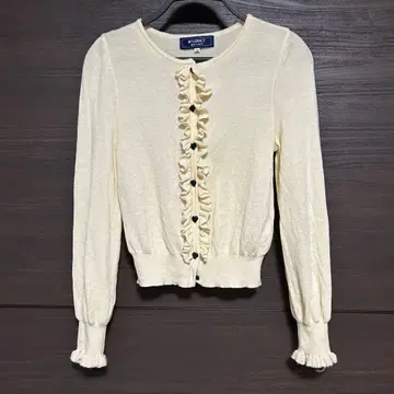 엠즈 그레이시 프릴 x 하트 버튼 니트 가디건 아이보리