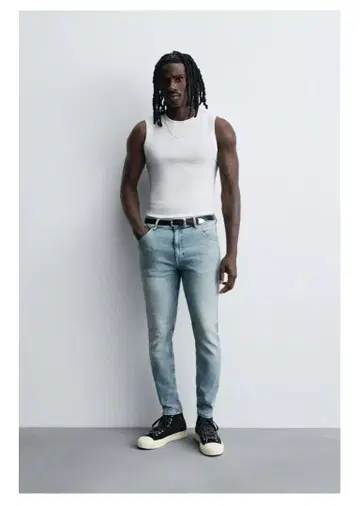 라이트 블루 스키니 크롭 핏 청바지