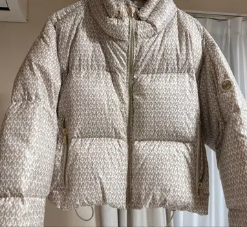 새상품급 마이클코어스 다운 자켓 S 여성용 MK 로고