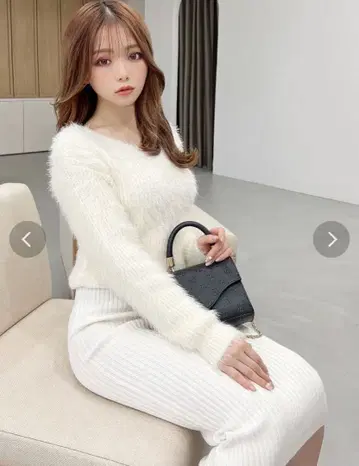 화이트 퍼 니트 원피스