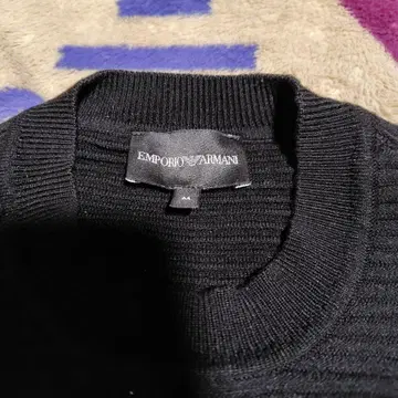 EMPORIO ARMANI 블랙 니트 스웨터 M 사이즈. 코튼.