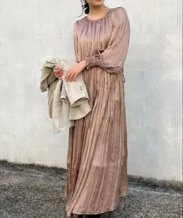 anuans 와셔 플리츠 개더 원피스 브라운