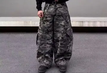 카모플라쥬 와이드 실루엣 카고 팬츠