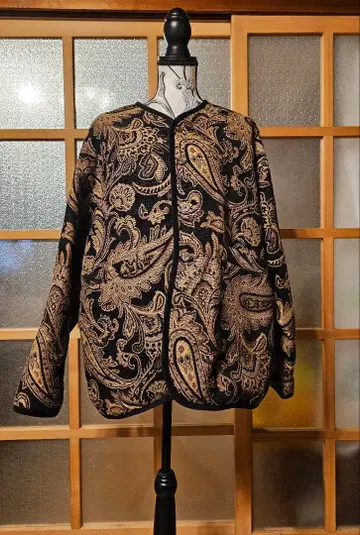 미사용 새상품 택 포함 페이즐리 무늬 노카라 자켓