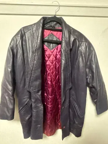 다크 퍼플 가죽 코트