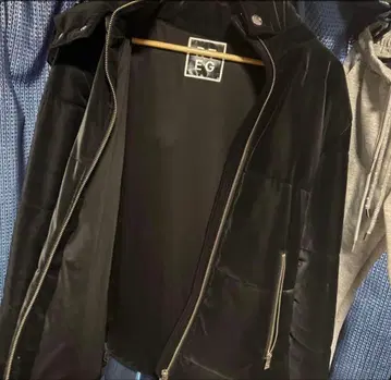 RT EG 블랙 다운 자켓 M 아담스 저글러