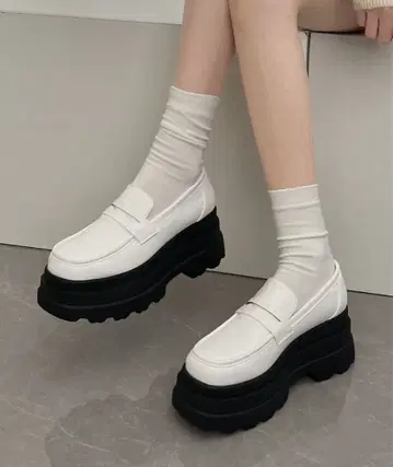 통굽 로퍼 화이트