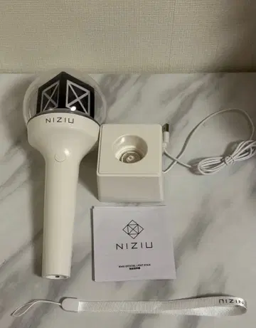 NIZIU 응원봉 본체 충전 스탠드 포함