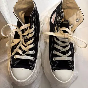 CONVERSE 블랙 하이컷 스니커즈 통굽