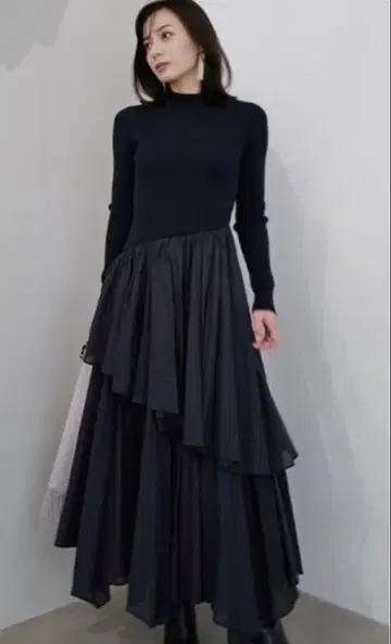 anuans 불규칙 밑단 도킹 니트 원피스 네이비 M 사이즈