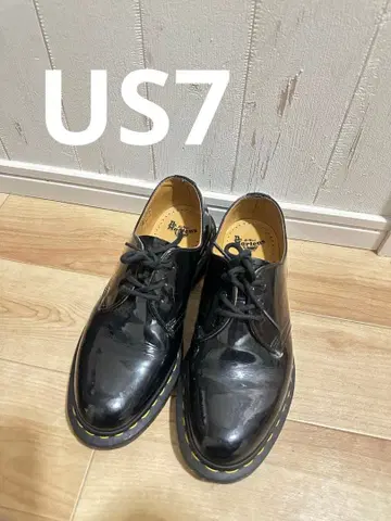 닥터 마틴 에나멜 3홀 로퍼