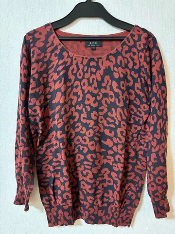 A.P.C. 레오파드 무늬 긴팔 니트