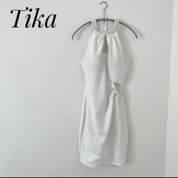 Tika 화이트 터틀넥 비쥬 드레스