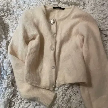 L.B. CANDY STOCK 크림 비쥬 버튼 가디건