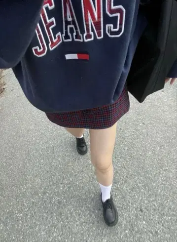 TOMMY JEANS 타미힐피거 자수 로고 맨투맨 네이비 속기모