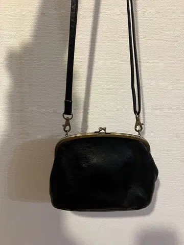 블랙 가죽 가마구치 숄더백