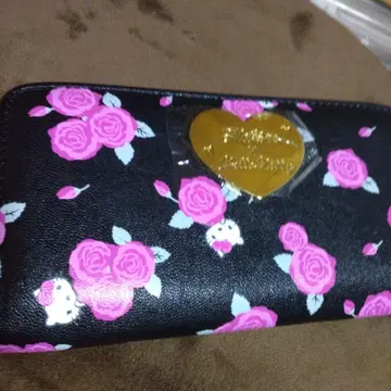 새상품 미사용 헬로키티 장지갑 깨끗합니다