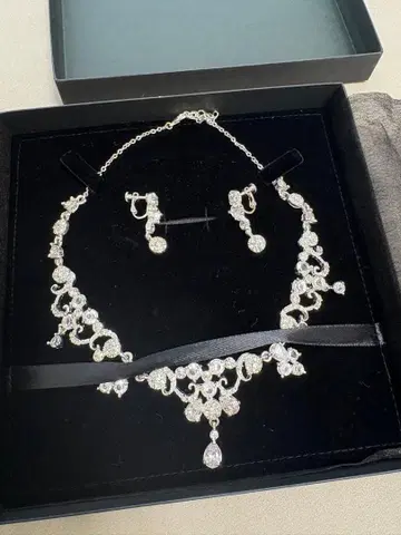 브라이덜 액세서리 목걸이와 귀걸이 세트