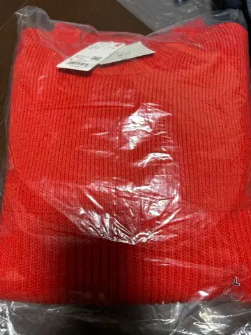 [ 완판템 ] 유니클로 JW ANDERSON 오렌지 리브 크루넥 스웨터