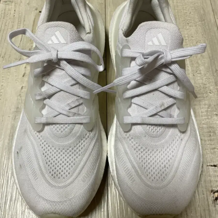 Adidas Ultraboost 255