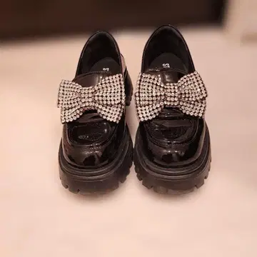 STACCATO 블랙 로퍼 스톤 리본