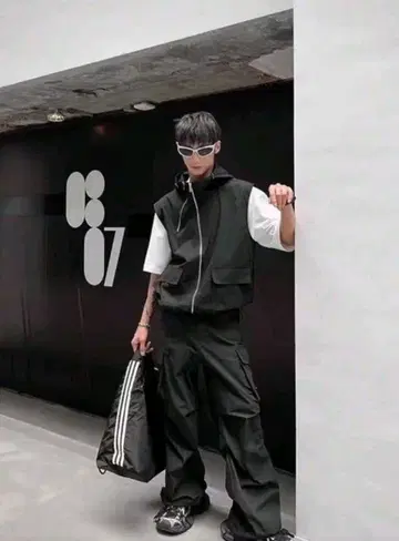 [ 새상품 ] 블랙 베스트 & 카고 팬츠