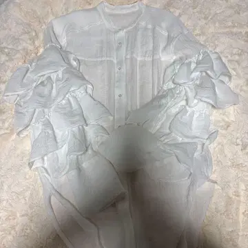 FUR FUR 프릴 슬리브 밴드 카라 셔츠