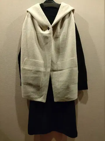 LUCA LADY LUCK LUCA 후드 부착 아이보리 베스트