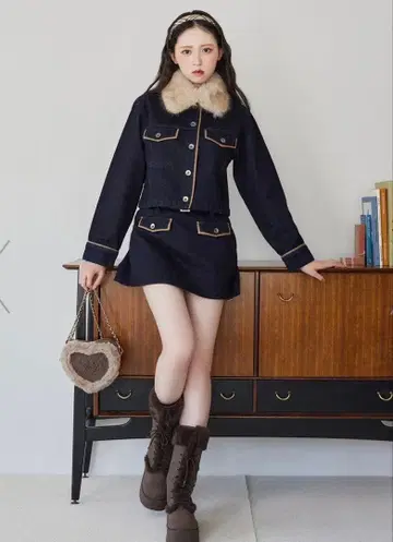 새상품 NICE CLAUP 카라 퍼 배색 자켓 미니 스커트