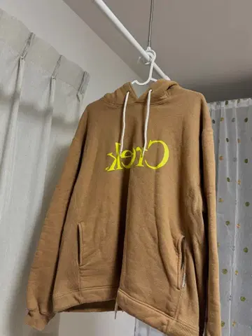 브라운 후드 부착 후드티 그린 로고