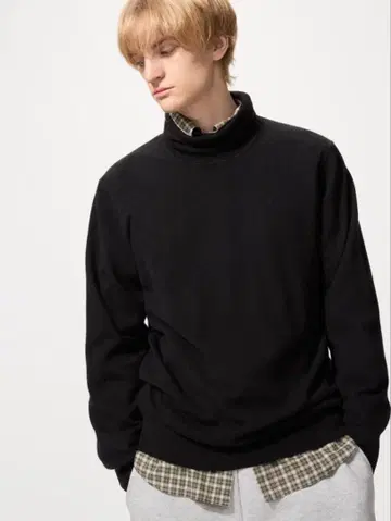 당일 발송 기간 한정 특별 가격 일본 정품 UNIQLO 터틀넥 스웨터