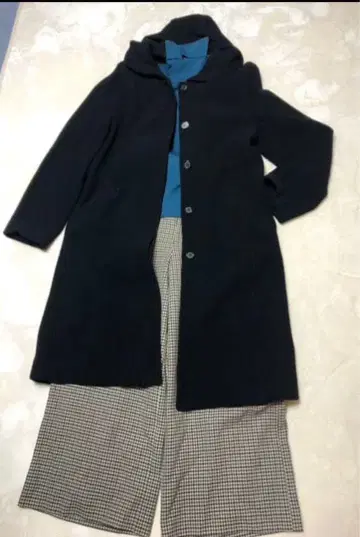 후드 부착 블랙 롱 코트