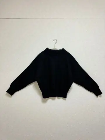 SLOANE 블랙 긴팔 리브 니트