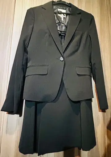 쿠미쿄쿠 블랙 스트라이프 스커트 수트