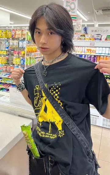 아오바군 착용 스터드 숄더백 파우치