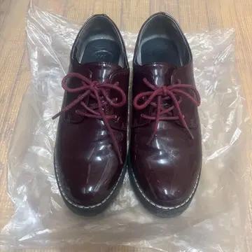 버건디 레이스업 슈즈