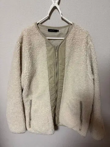 크림색 플리스 자켓 M 사이즈