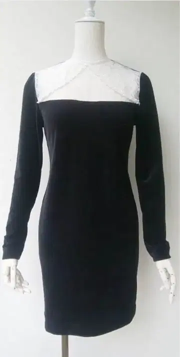 르 살롱디 마드모아젤 퍼 블랙