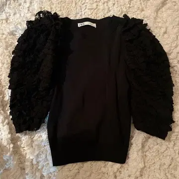 ZARA 썸머 니트 스웨터 S 사이즈 프릴