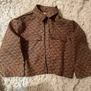 주에미 브라운 크롭 셔츠 5부 소매