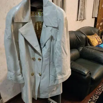 화이트 가죽 코트