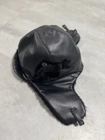 인조 가죽 플라이트 캡 블랙